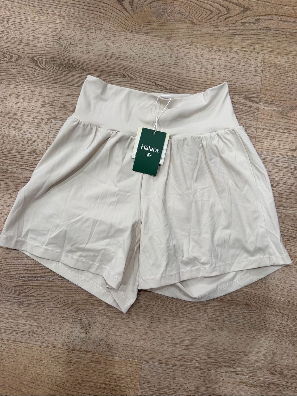 HALARA High-Waist Cream Athletic Shorts
